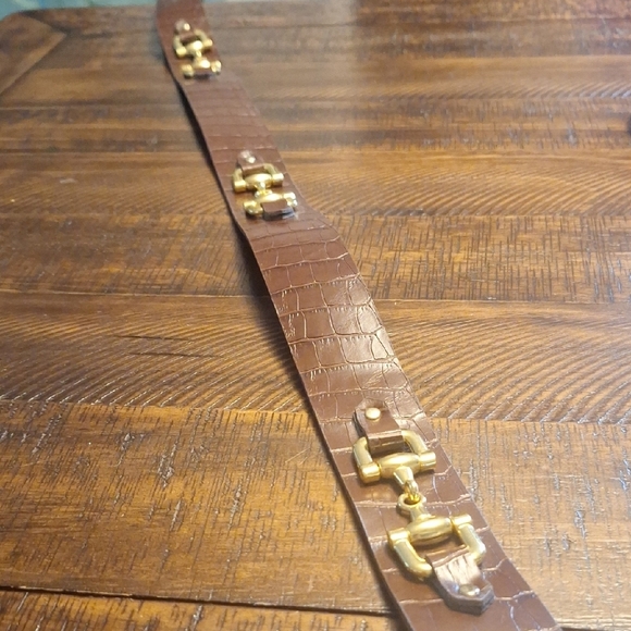 Etienne Aigner Brown Croco Embossed Faux Belt with 3 Horsebite Buckles Sections - Picture 4 of 8